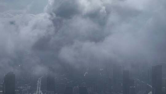 云雾之下的深圳城市建筑
