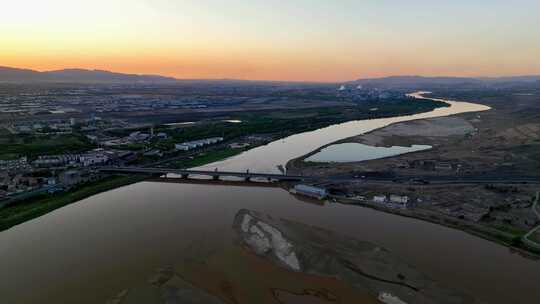 航拍宁夏石嘴山夕阳下的黄河湿地石嘴子公园视频素材模板下载