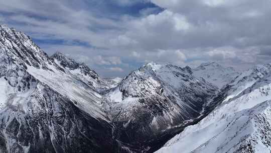 川西雅拉雪山航拍