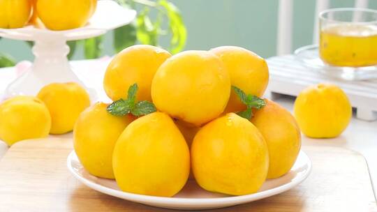 新鲜黄油桃