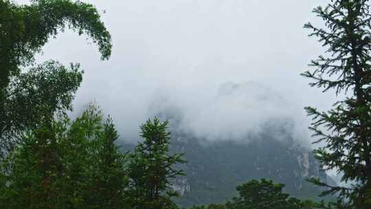 农村下雨雨景远山云雾雨季小雨