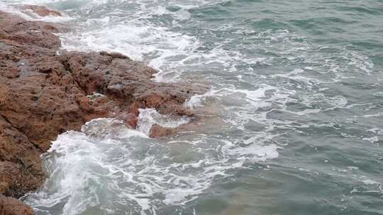 深圳海岸线-大梅沙礁石风起浪涌