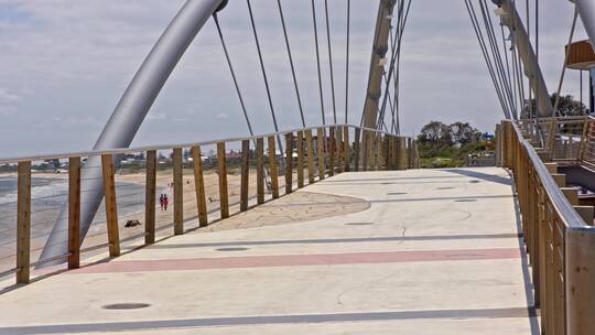 澳大利亚墨尔本海边大桥吊桥