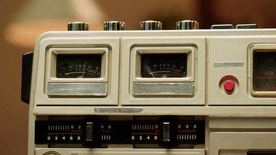 复古FM收音机复古收音机录音机特写视频素材模板下载