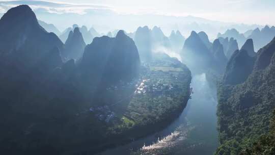 航拍桂林漓江山水风光雄伟壮阔的群山