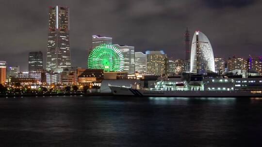 横滨的城市景观和夜间的港湾