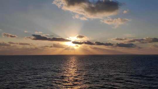 海上日出大海 日出 太阳升起 朝霞 天空