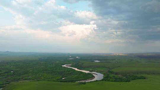 延时航拍草原湿地河湾云景