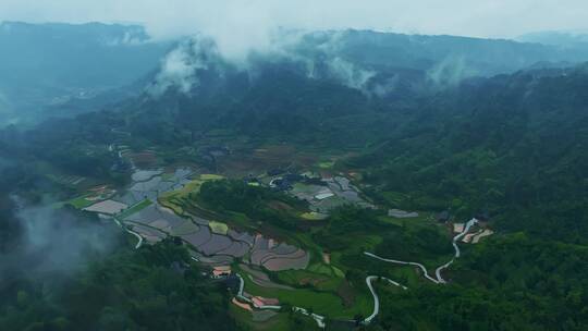 航拍山巅世外桃源土家族古寨梯田