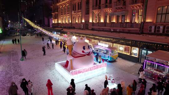 哈尔滨中央大街雪人夜景