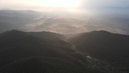 航拍清晨大山日出迷雾