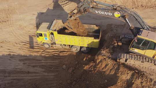 工程机械 挖掘机 矿山施工 高速公路建设视频素材模板下载