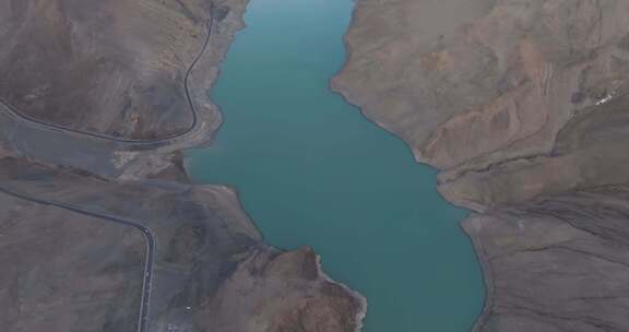 西藏日喀则满拉水库雪山湖泊高空航拍