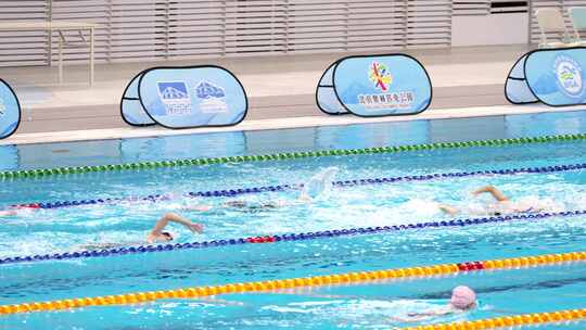 北京水立方国家游泳中心培训锻炼游泳的学生视频素材模板下载