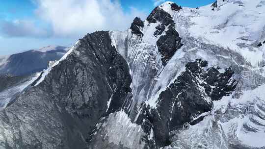 新疆天山雪山