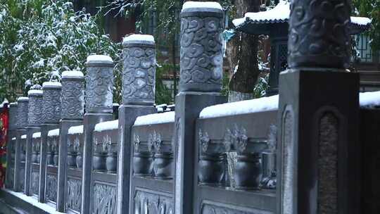 西安古建筑罔极寺大雪