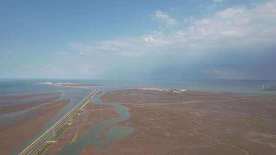 大海海边沙滩风车发电新能源蓝天白云航拍