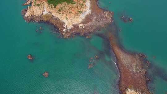 航拍平潭大嵩岛原生态海岛海浪碧海蓝天沙滩视频素材模板下载