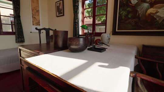 古色文人书桌光影