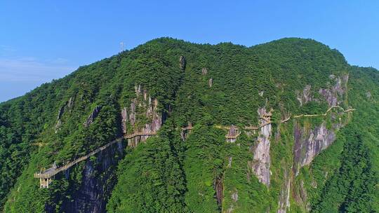 明月山青云栈道