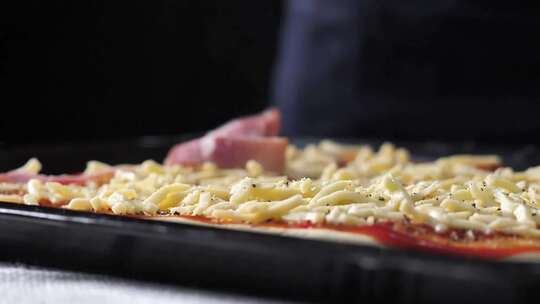 披萨制作撒火腿视频素材模板下载