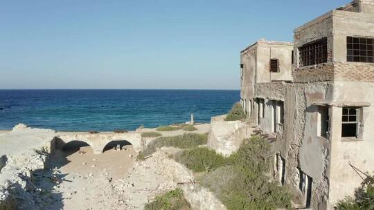 海边的废墟