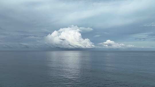 东南亚泰国普吉岛海天一色的安达曼海风景视频素材模板下载