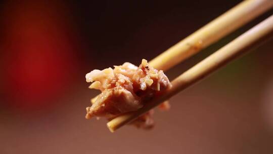 吃鱼一筷子鱼肉视频素材模板下载