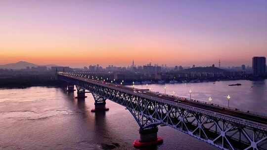 航拍清晨南京长江大桥日出车流铁路紫峰视频素材模板下载