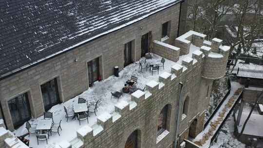 冬天下雪天城堡里喝茶品茶裸心堡