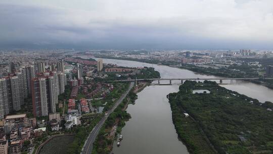 雨后的城镇