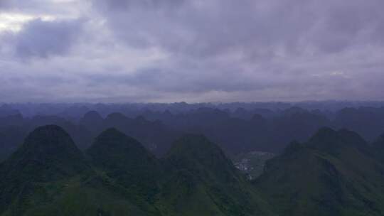 航拍阴天山峰喀斯特地貌