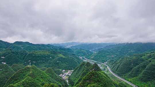 8K贵州山峰山区地貌连绵山峦恶劣天气航拍