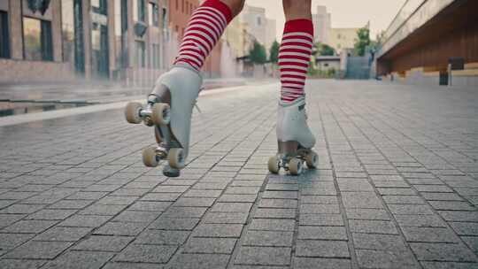 街头轮滑鞋脚步特写视频素材模板下载