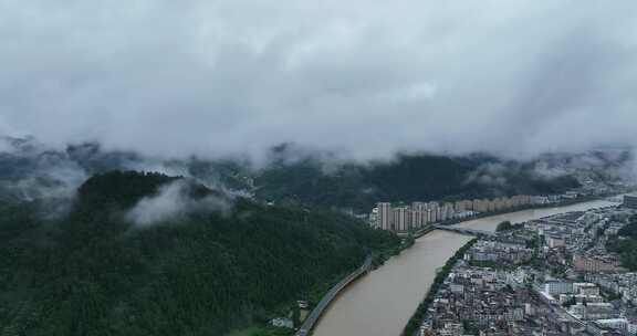 开化县雨后云雾缭绕的群山