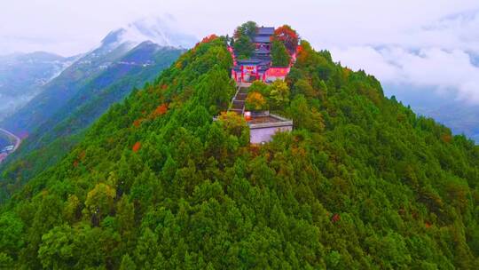 航拍三峡红叶