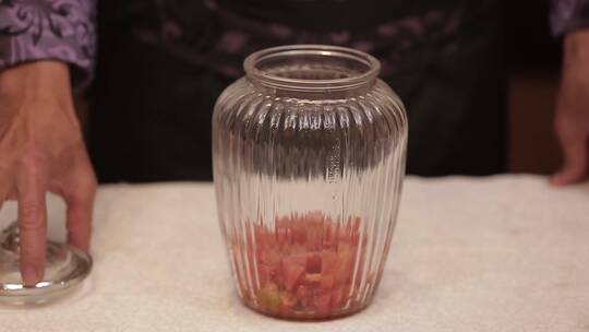 切番茄制作番茄罐头 (6)视频素材模板下载
