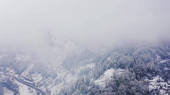 4K雪景延时摄影、云雾缭绕、雪景乡村