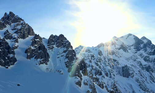 日照金山 雪山之巅 雪山 云海 山峰延时