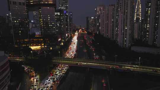 城市下班高峰期夜晚车流堵车