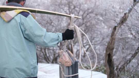 安徽黄山雪景游客游览行人人流视频素材