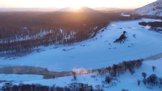 呼伦贝尔自然风光根河湿地冰河丛林夕阳雪景