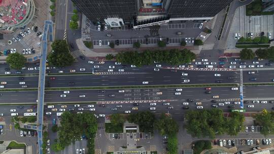 武汉徐东航拍俯视马路车辆来往过街天桥视频素材模板下载