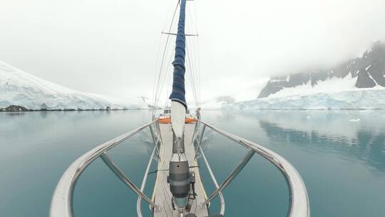 破冰船海面航行POV视角视频素材模板下载