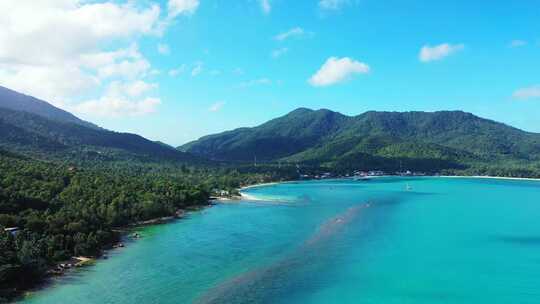 白天头顶上白色沙滩天堂海滩和蓝色海水背景的抽象视图