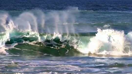 波涛汹涌的浪花海浪海边大海