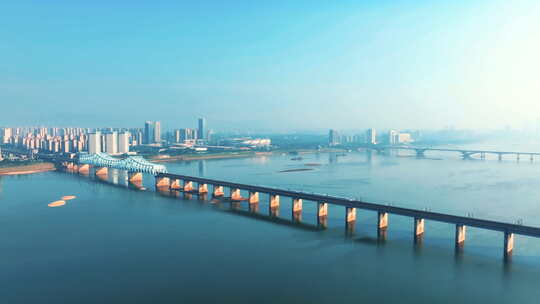 高铁驶过城市跨江大桥视频素材模板下载