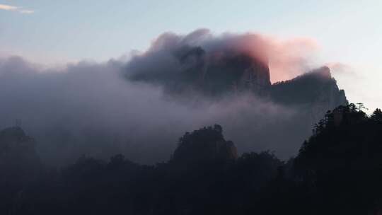 伏牛山老界岭群山日出风景