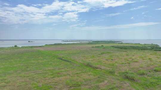 航拍湖泊堤防沿岸湖滩滩涂湿地岛屿绿洲空镜