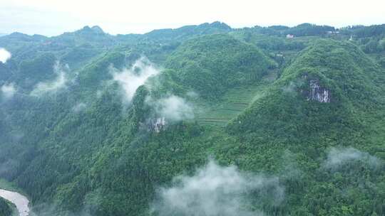 航拍祖国大好河山-云雾缭绕中的奇山异水